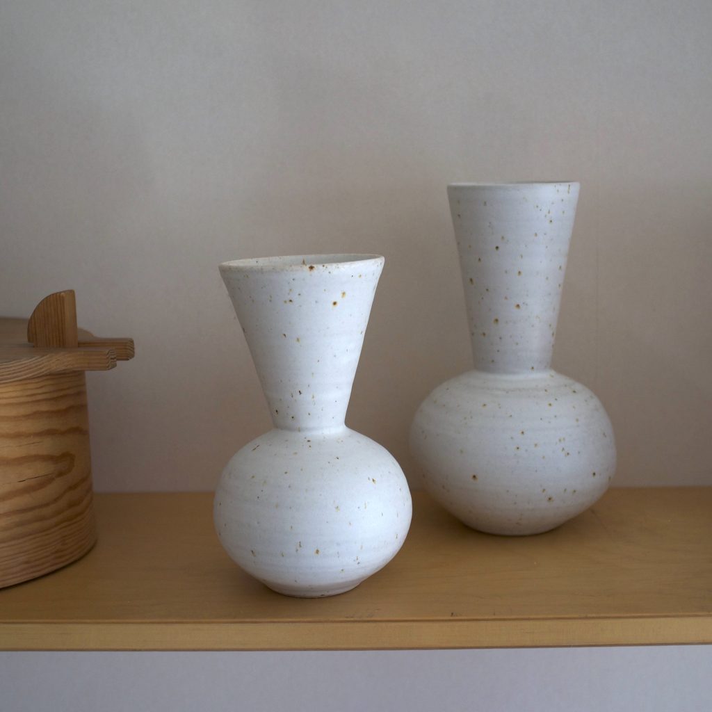 maljakot artek hyllyllä